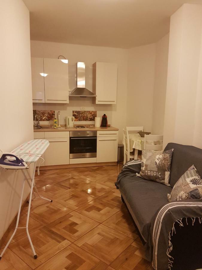 Studio Apartman Via *